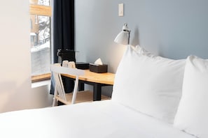 Classic-huone, 1 parisänky | Yksilöllisesti sisustettu, työpöytä, pimennysverhot, silitysrauta/-lauta