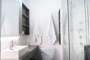Grand Studio, Bâtiment Adjacent, 1 Lit Double, Kitchenette | Salle de bain