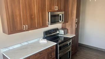 House, 3 Bedrooms, Bay View | Private kitchen | Microwave, coffee/tea maker