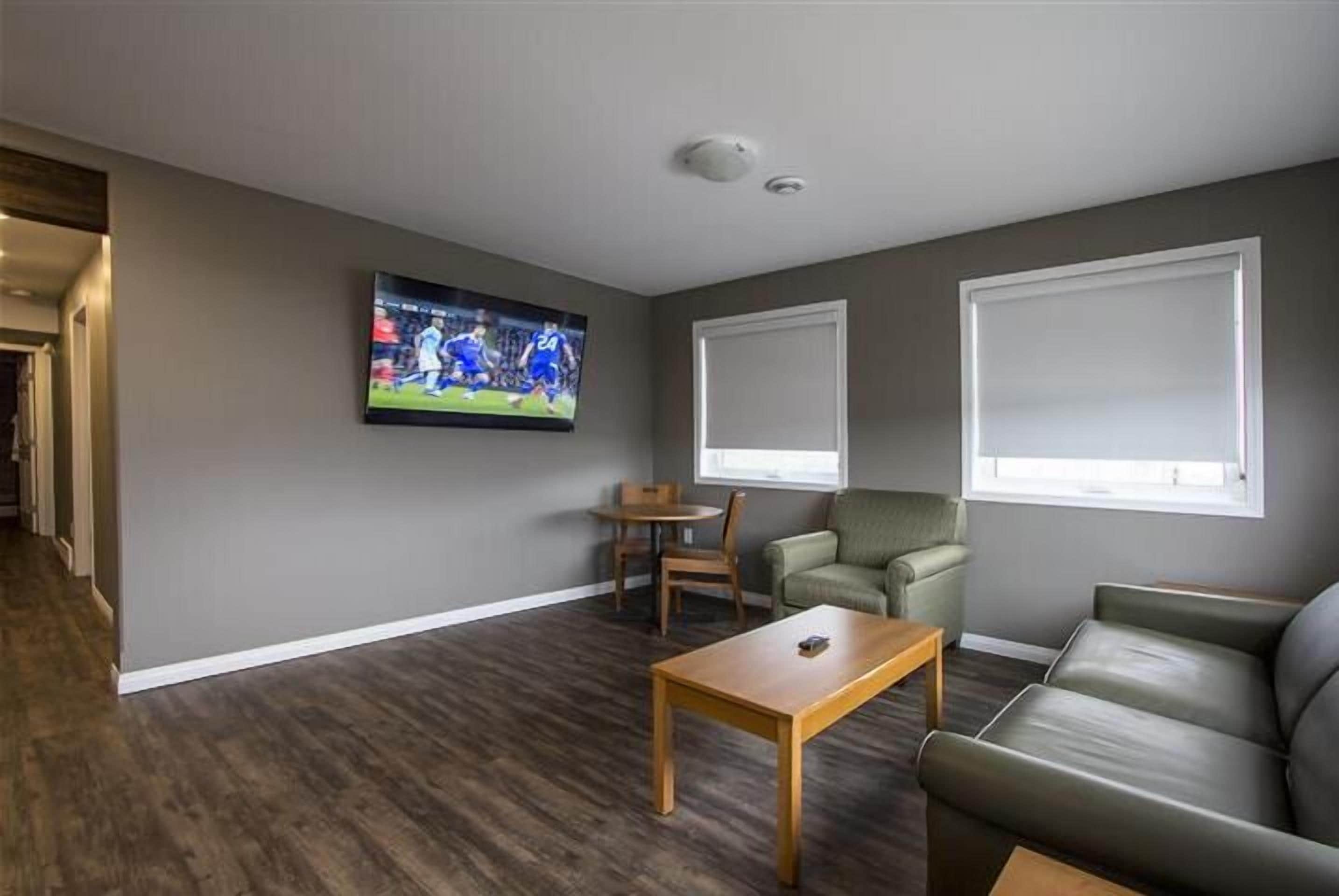 Apartment, 2 Bedrooms, Lake View | Living room