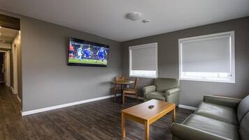 Apartment, 2 Bedrooms, Lake View | Living room