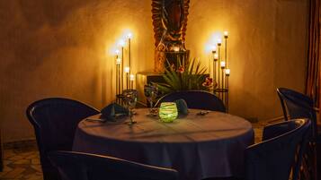 Breakfast, lunch, dinner served; Mexican cuisine