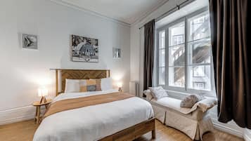 Standard Room, 1 Queen Bed | Iron/ironing board, free WiFi, bed sheets