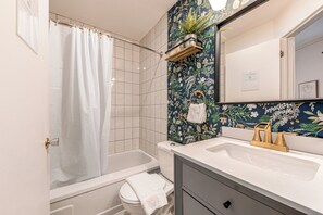 Bañera con ducha, cabezal de ducha tipo lluvia