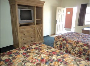 Escritorio, tabla de planchar con plancha y wifi gratis