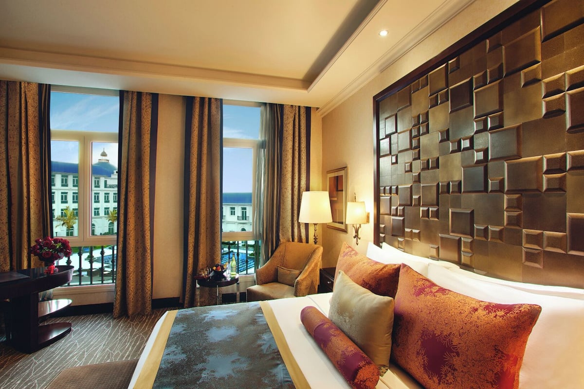 Deluxe Room, 1 Bedroom, Private Bathroom, Pool View (Deluxe Pool Room) | 1 bedroom, hypo-allergenic bedding, minibar, in-room safe