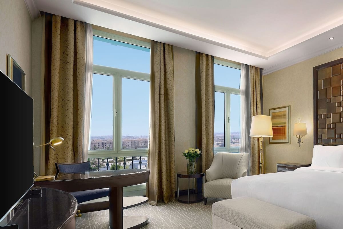 Hypo-allergenic bedding, minibar, in-room safe, desk