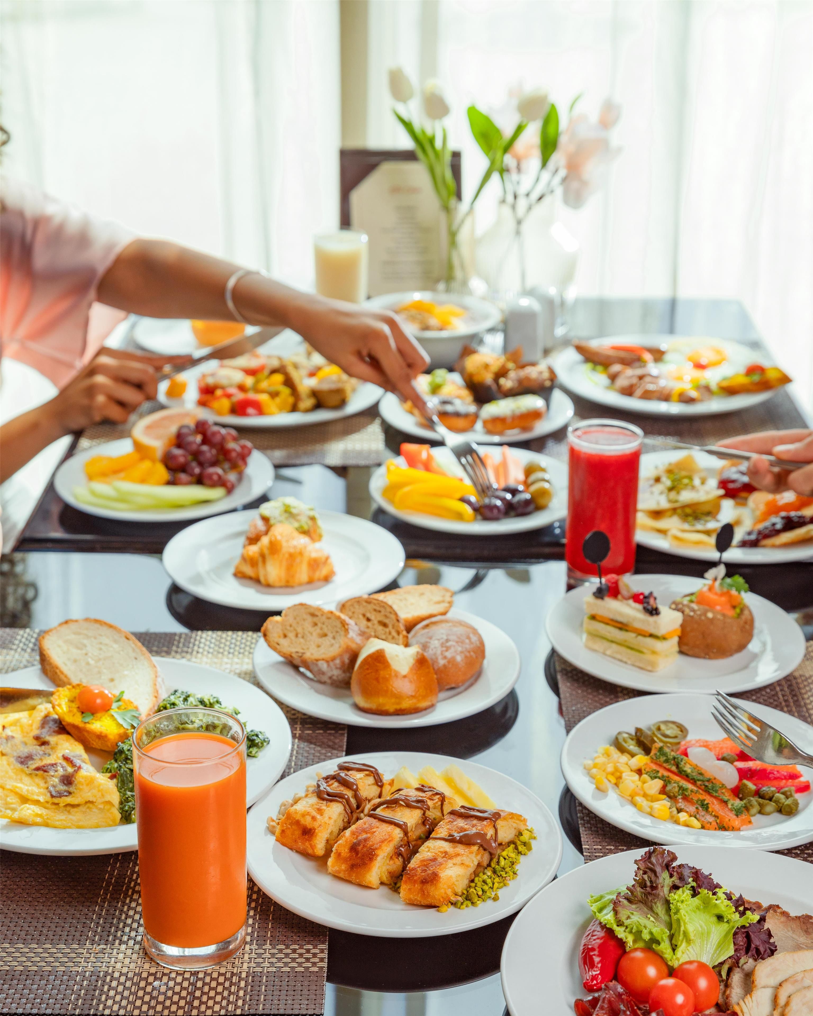 A breakfast buffet with various dishes and drinks.