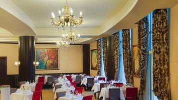 Daily buffet breakfast for a fee