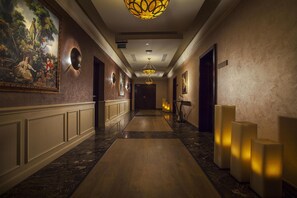 Couples treatment rooms, sauna, steam room, body treatments, mud baths