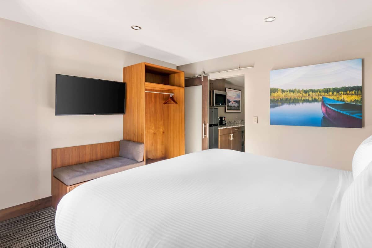 In-room safe, blackout curtains, free cots/infant beds, bed sheets