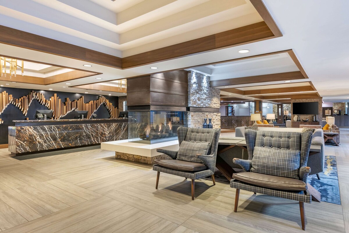 Hilton Vacation Club Tahoe Seasons Lake Tahoe, photo from the listing