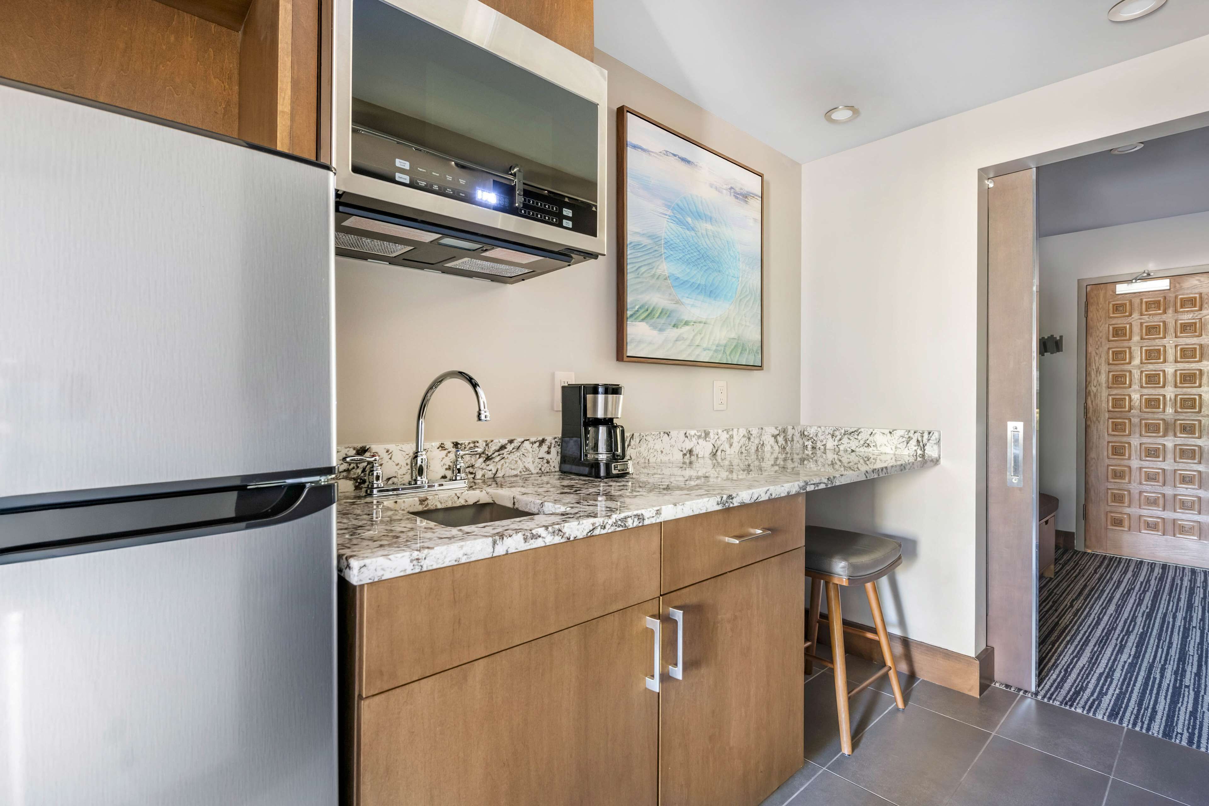 fridge, microwave, coffee/tea maker