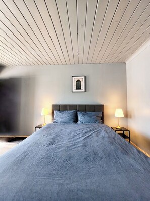 Standard Room, 2 Bedrooms (1 Queen and 1 Double Bed) | Free WiFi, bed sheets
