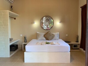 Casa de campo standard, 1 cama Queen, vista para o jardim | 1 quarto, roupas de cama premium, cofres nos quartos, berços (sobretaxa)
