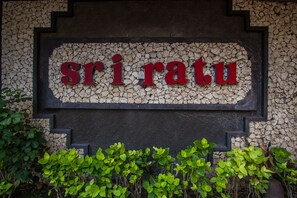Exterior detail - Sri Ratu Hotel (Legian)