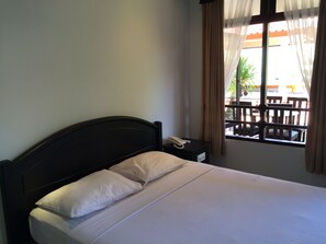 Deluxe Room | Desk, rollaway beds, free WiFi - Sri Ratu Hotel (Legian)