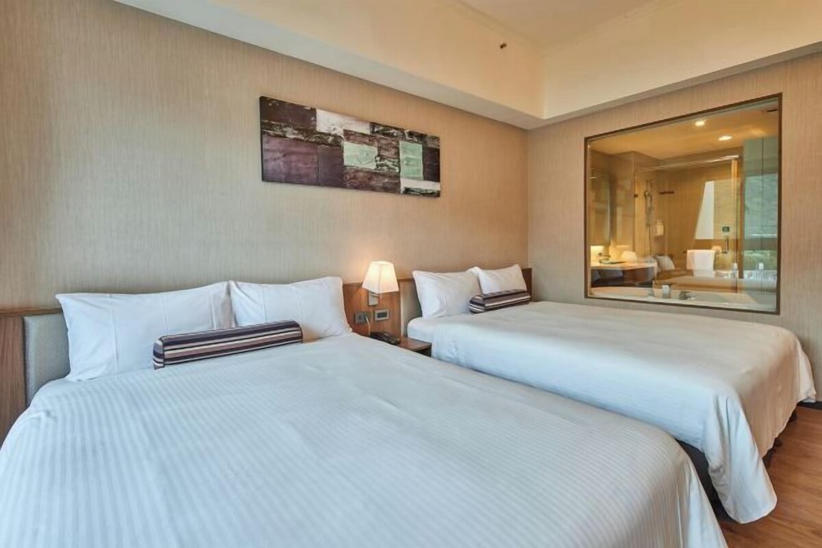 Minibar (free items), in-room safe, blackout drapes, cribs (free)