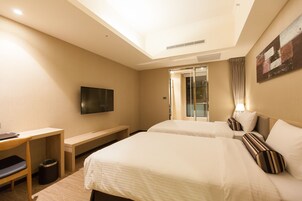 Standard Twin Room | Free minibar, in-room safe, blackout drapes, free cribs/infant beds