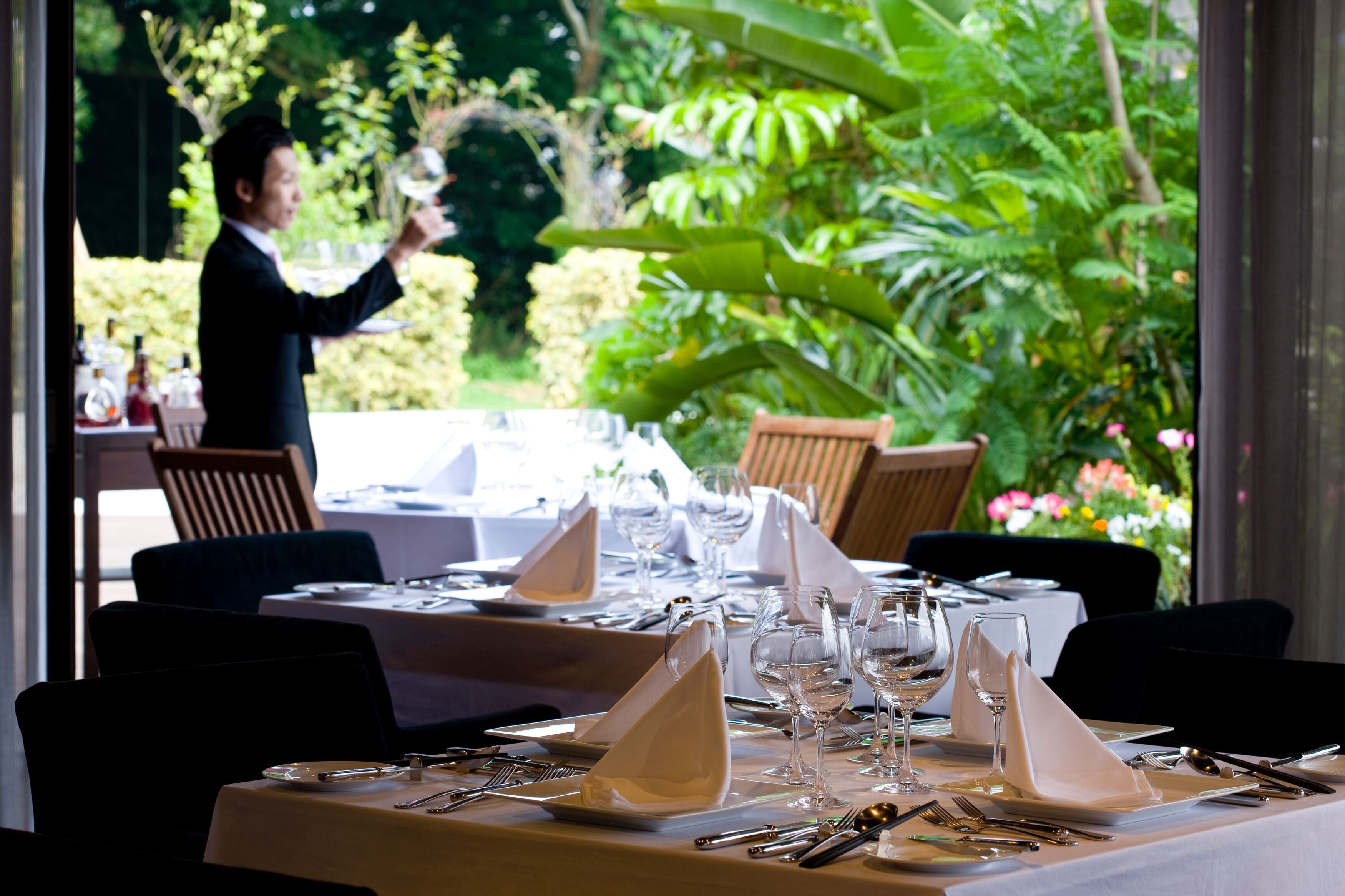 breakfast and dinner served, italian cuisine