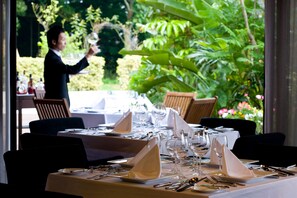 Phục vụ bữa sáng và bữa tối, món Ý 