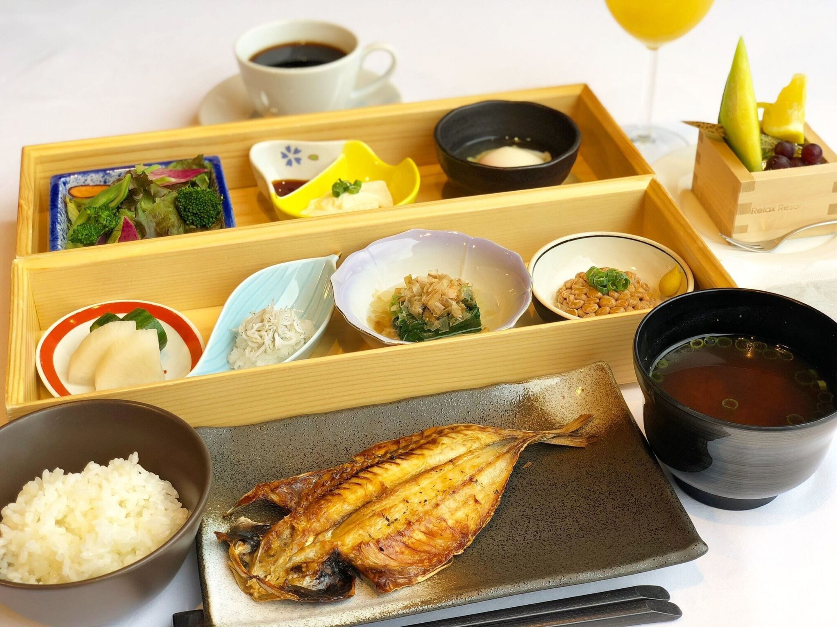 breakfast and dinner served, italian cuisine