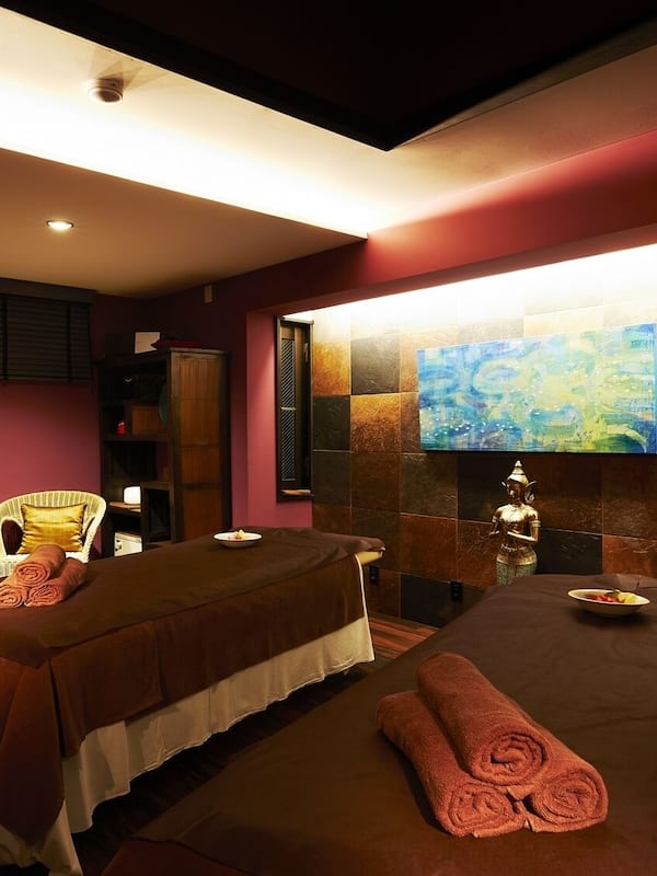 Couples treatment rooms, sauna, hot springs, body treatments