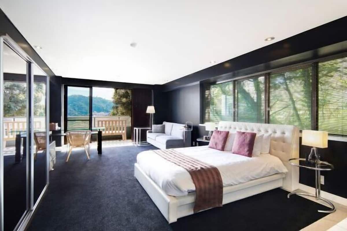 1 soveværelse, premium-sengetøj, dundyner, senge med topmadrasser