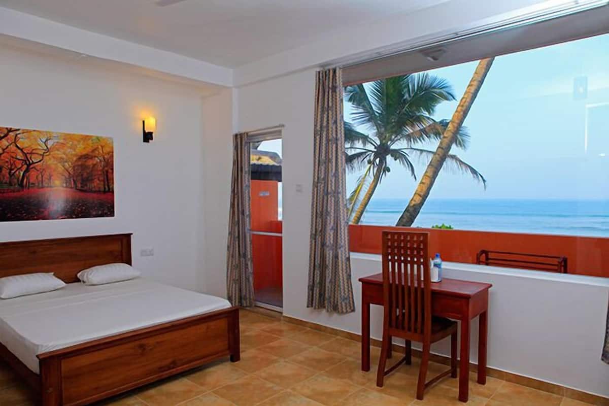 In-room safe, desk, rollaway beds
