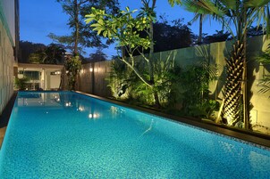 Kolam renang outdoor