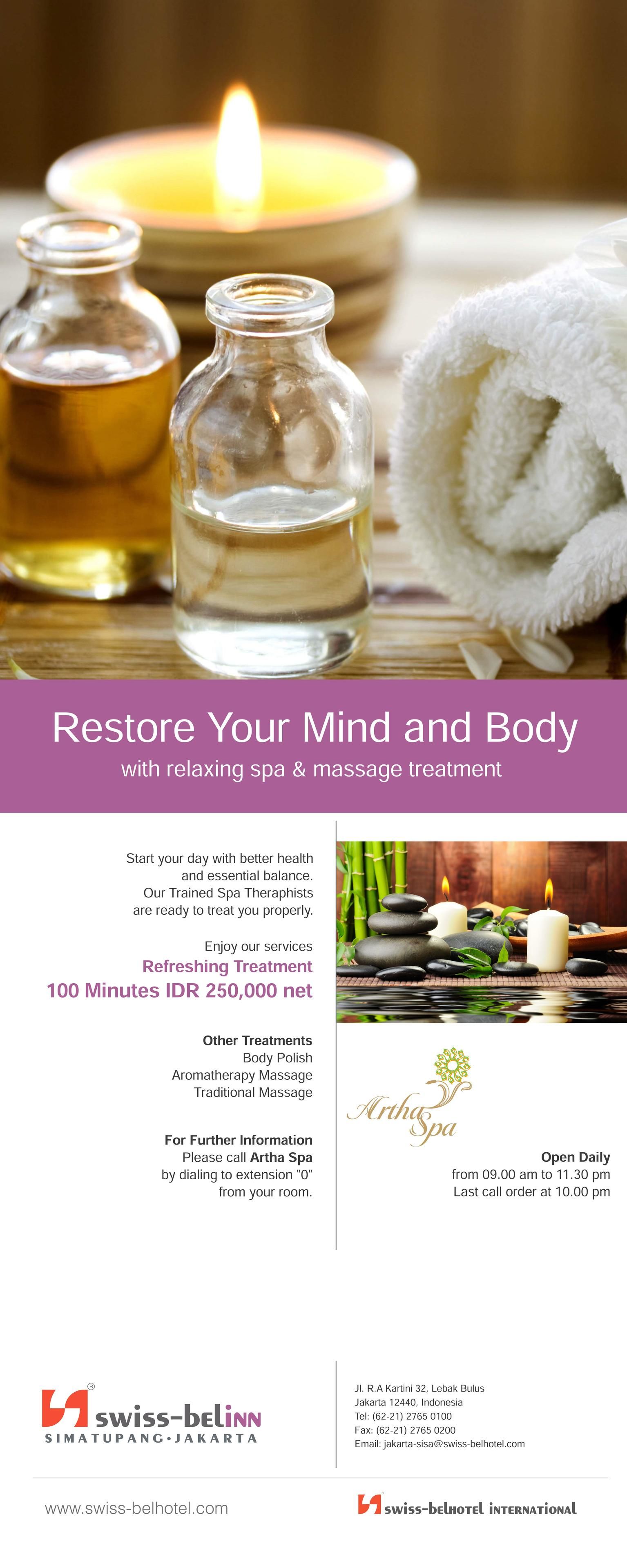 Anuncio de spa con una vela, aceites esenciales y una toalla.