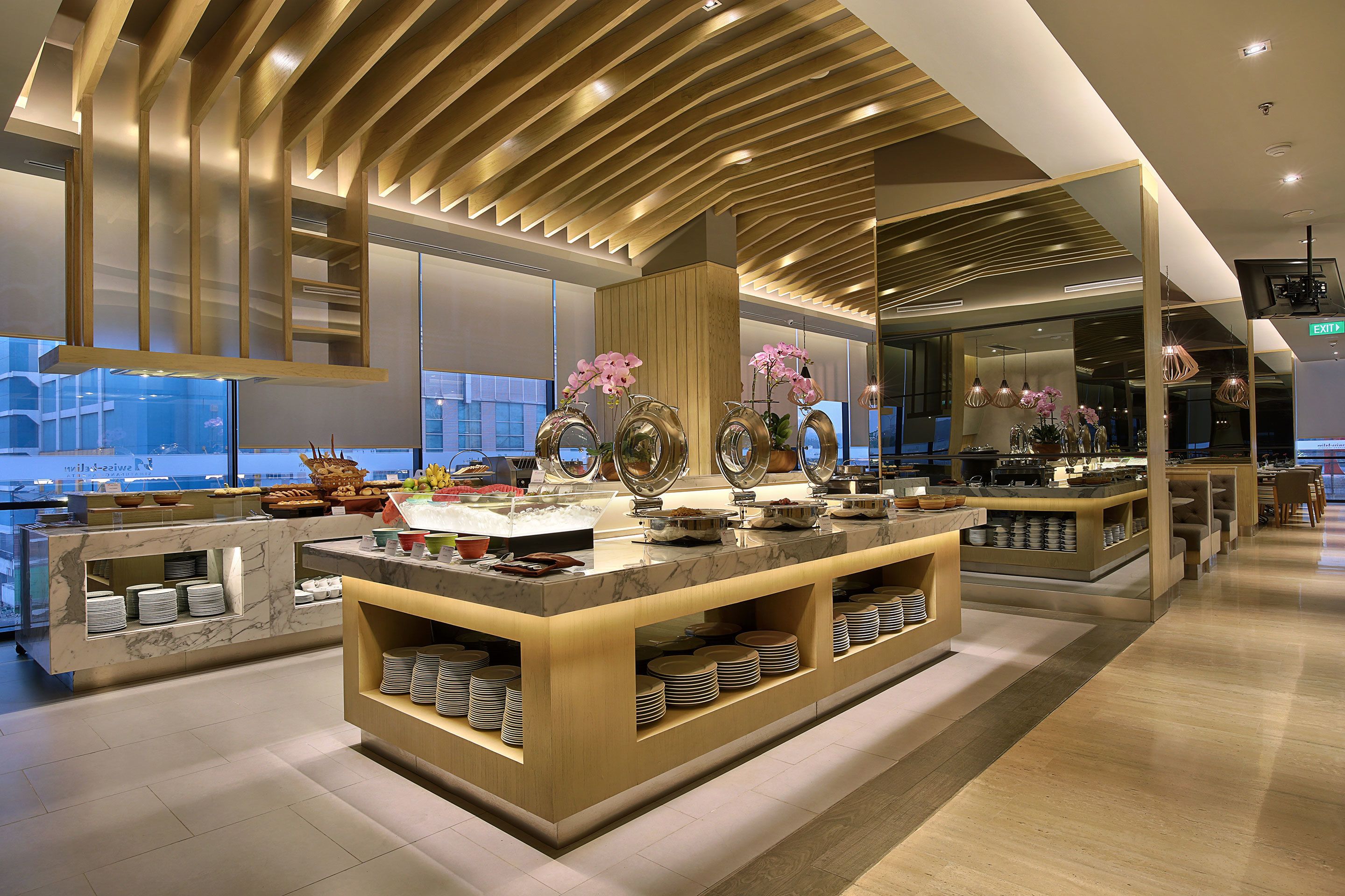 供应早餐、午餐和晚餐，印尼菜