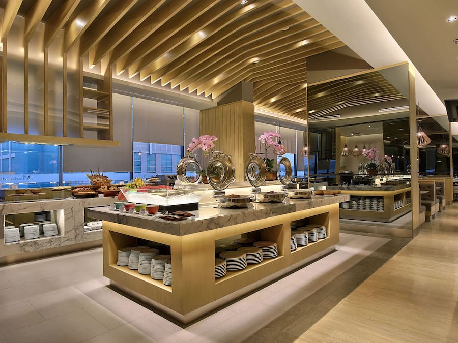 Breakfast, lunch, dinner served; Indonesian cuisine