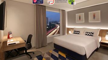 ตู้นิรภัยในห้องพัก, ผ้าม่านกันแสง, ห้องเก็บเสียง, เตารีด/โต๊ะรีดผ้า