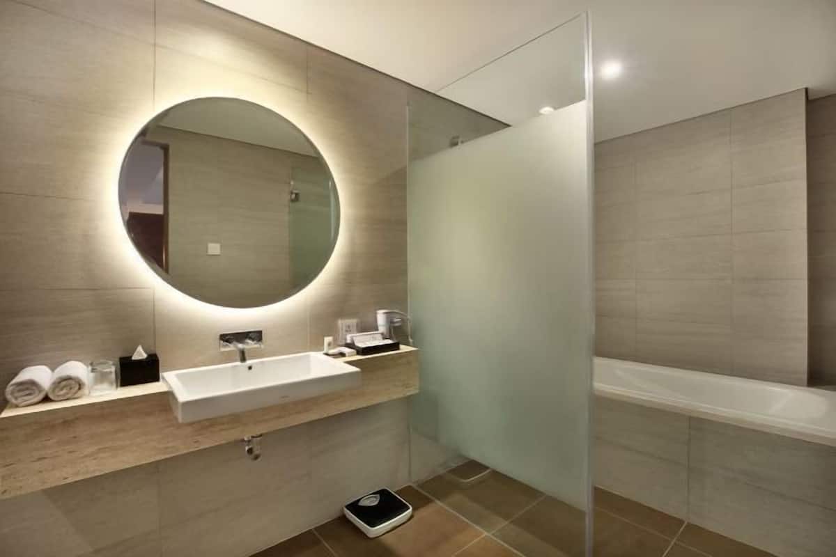 Bathroom | Free toiletries, hair dryer, bathrobes, slippers
