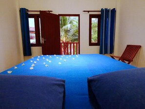 Desk, rollaway beds, free WiFi