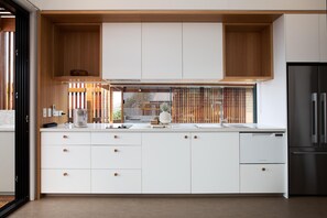 Premium Cabin - Sleeps 5 - Dog Friendly | Private kitchen | Full-size fridge, microwave, coffee/tea maker, electric kettle