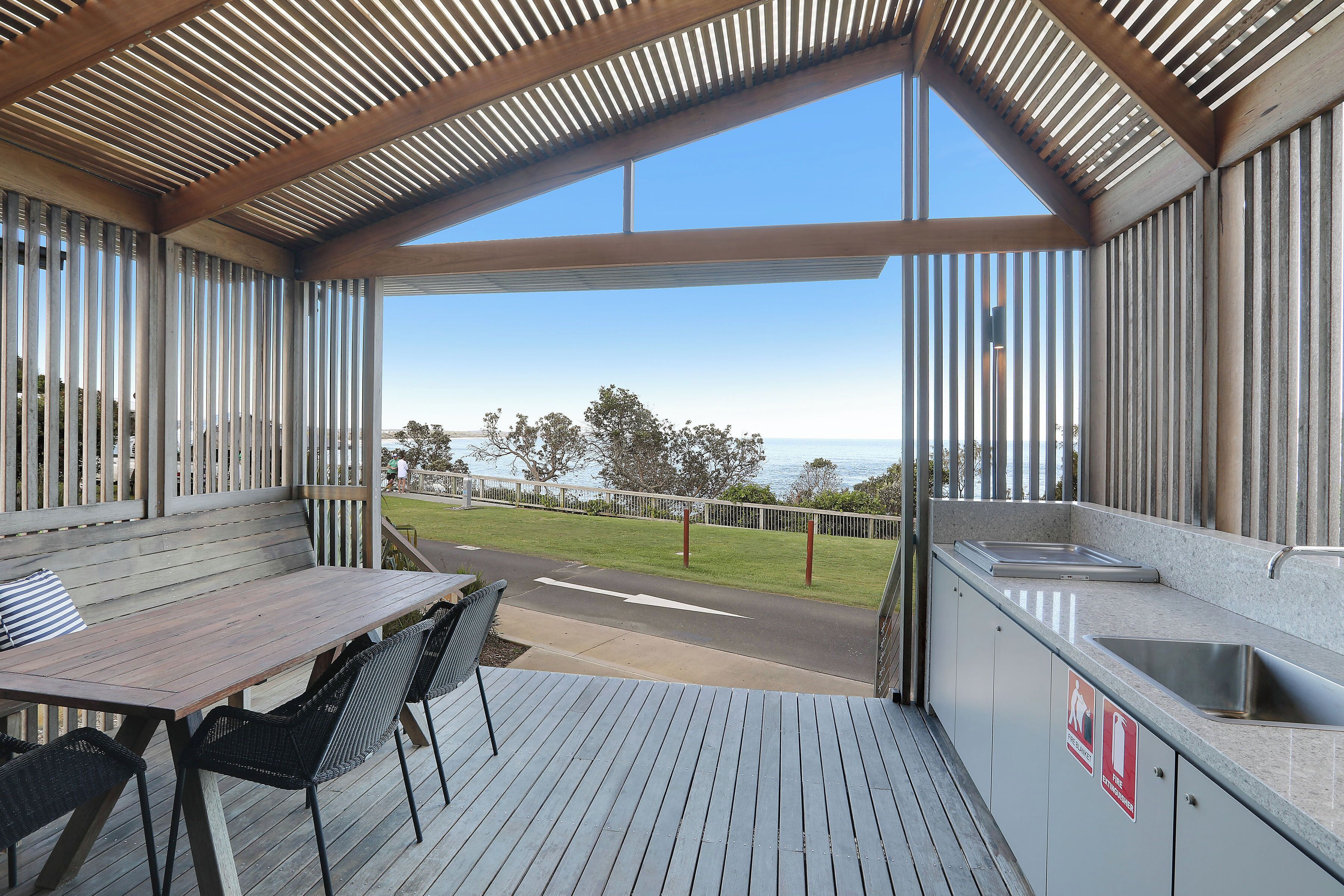 Premium Cabin - Sleeps 5 | Terrace/patio