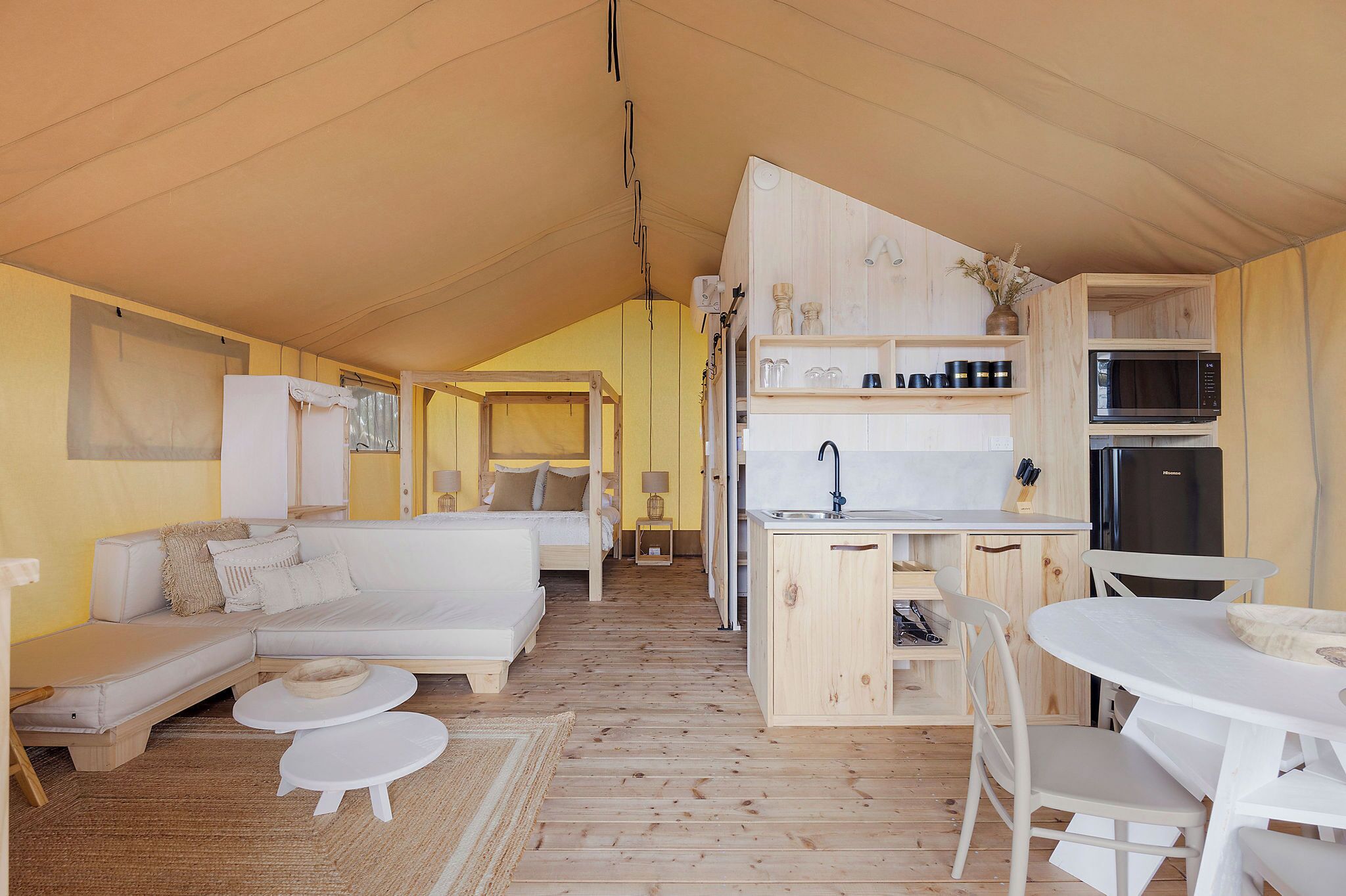 Safari Glamping Tent | Oleskelualue