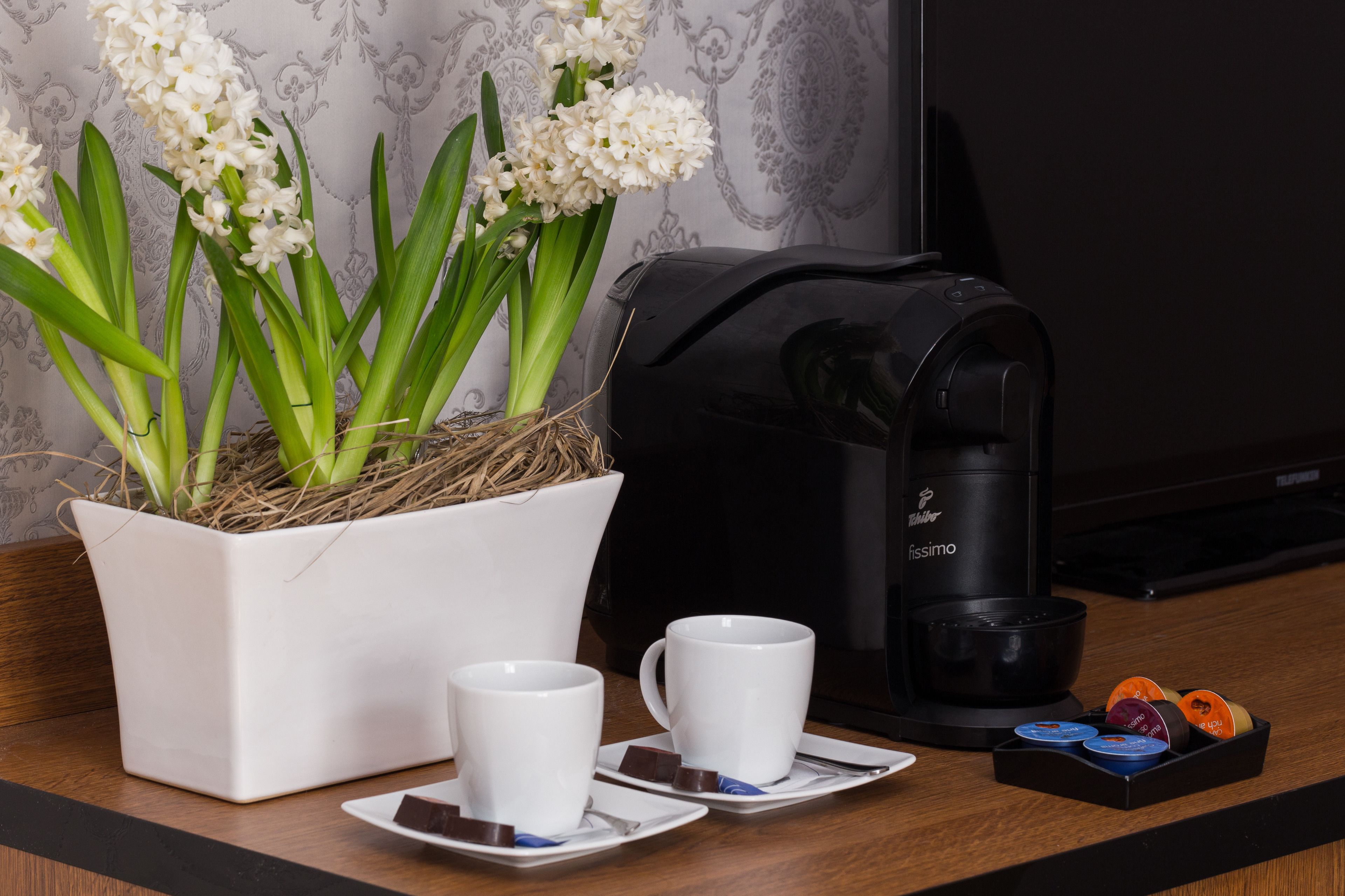 suite, balcony | minibar, in-room safe, individually decorated, desk