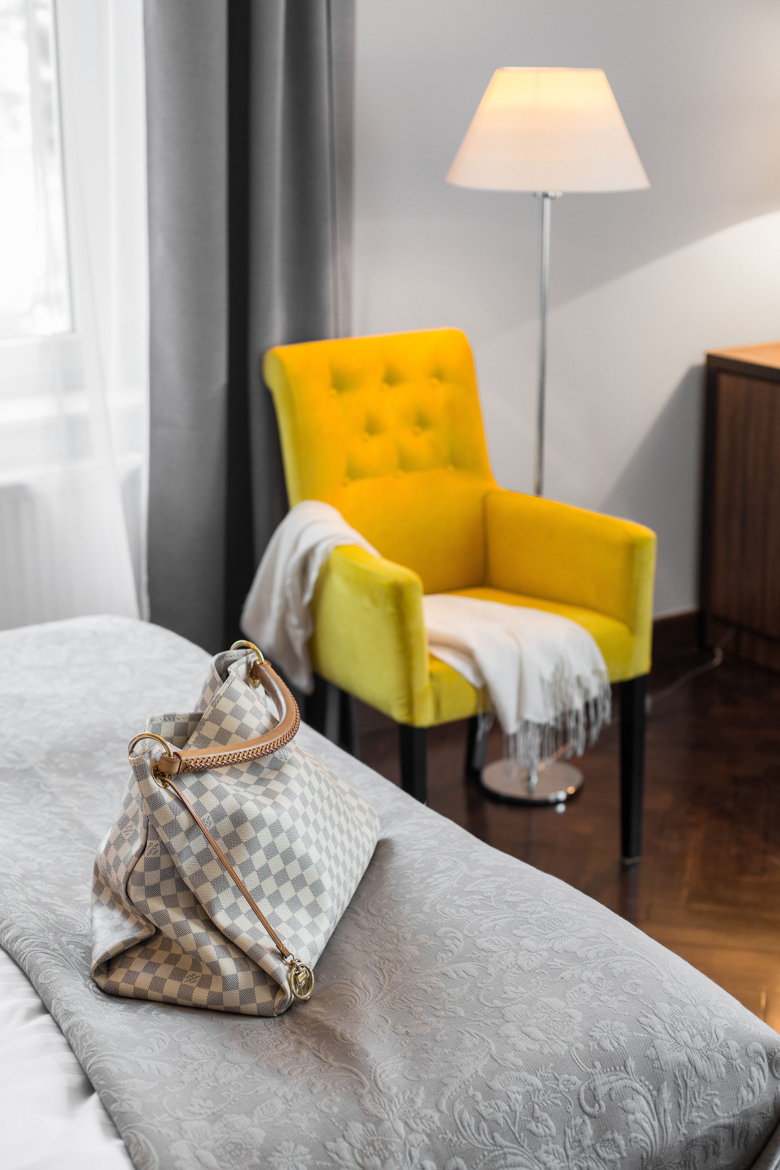 minibar, in-room safe, individually decorated, desk