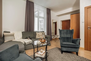 套房, 陽台 | 迷你吧、客房內保險箱、獨特裝潢、書桌