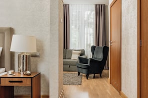 Svit - balkong | Minibar, värdeförvaringsskåp på rummet och individuell inredning