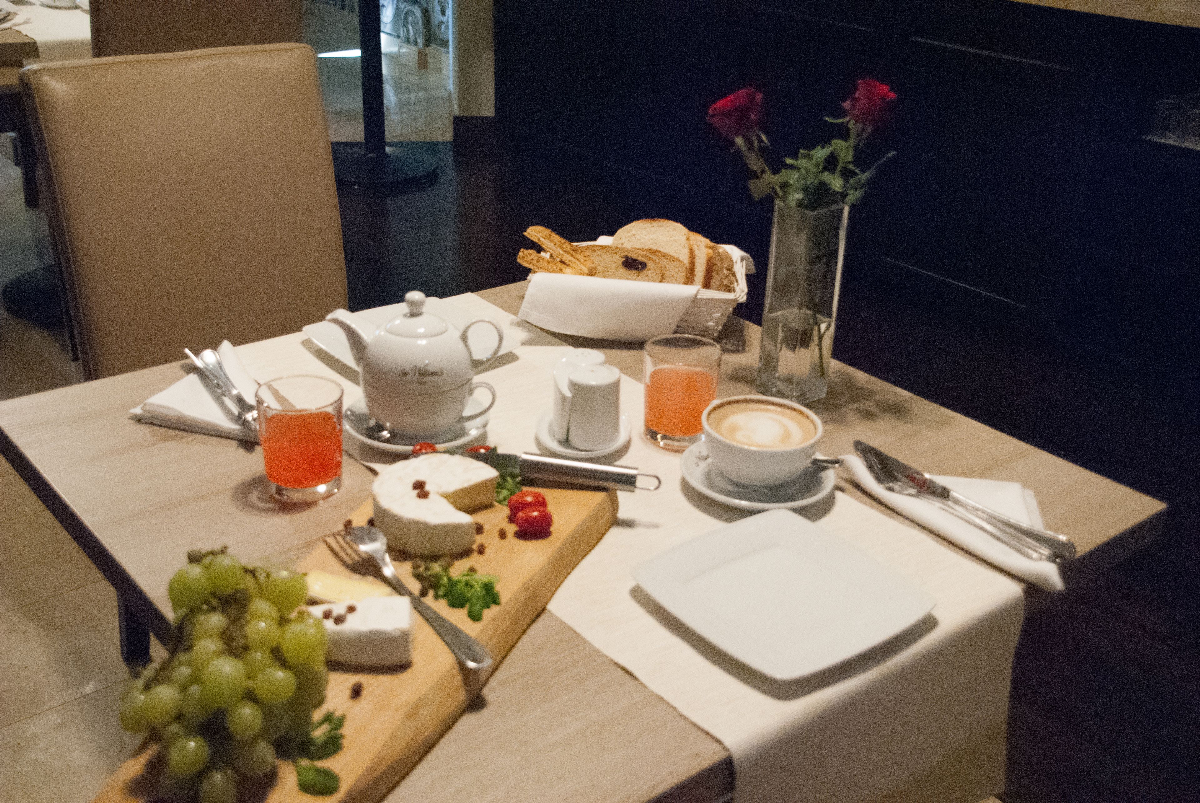daily buffet breakfast (pln 50 per person)