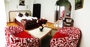 Standard Suite | Living room | LCD TV - MyRa Residence (Istanbul)