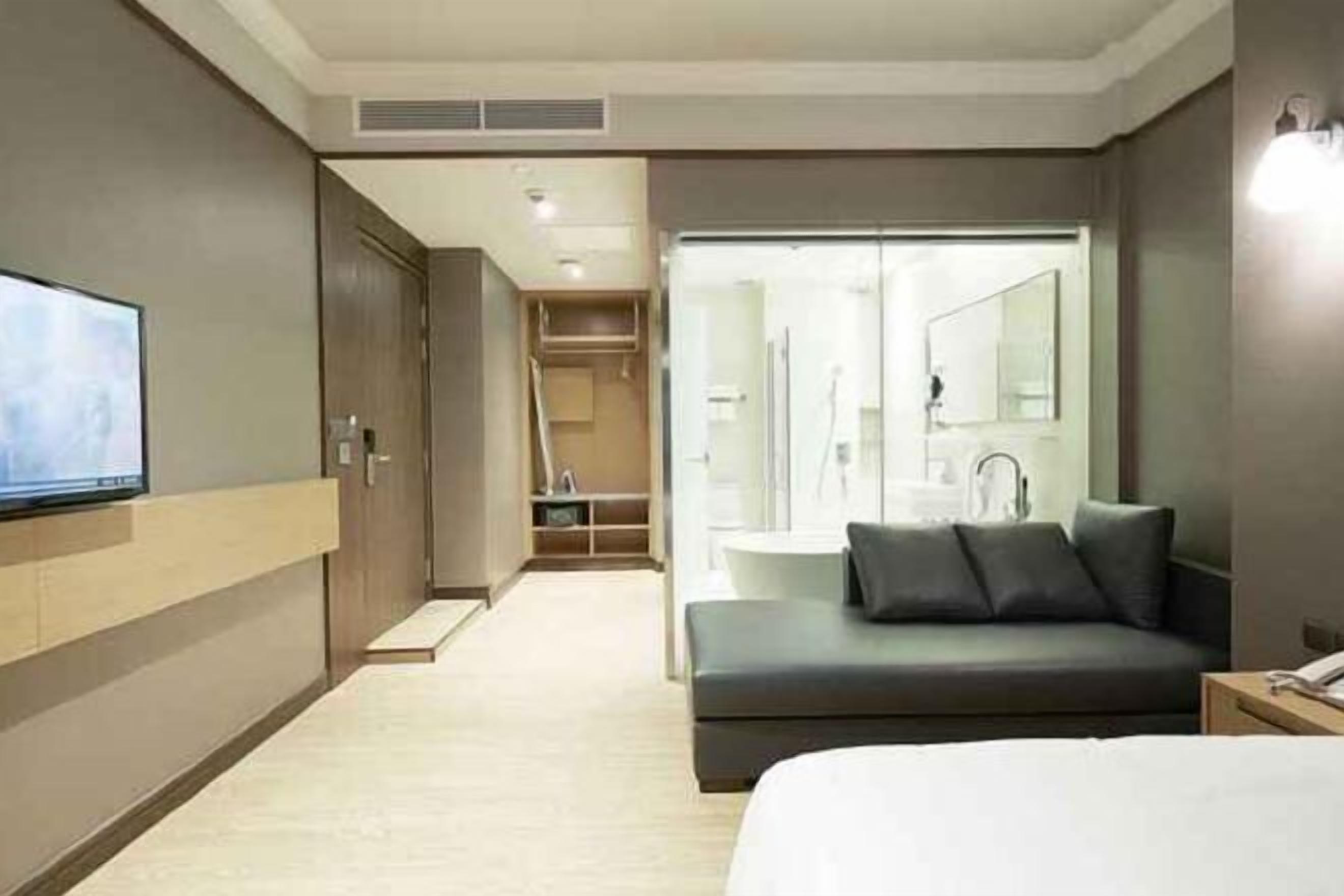 Hypo-allergenic bedding, minibar, in-room safe, blackout drapes