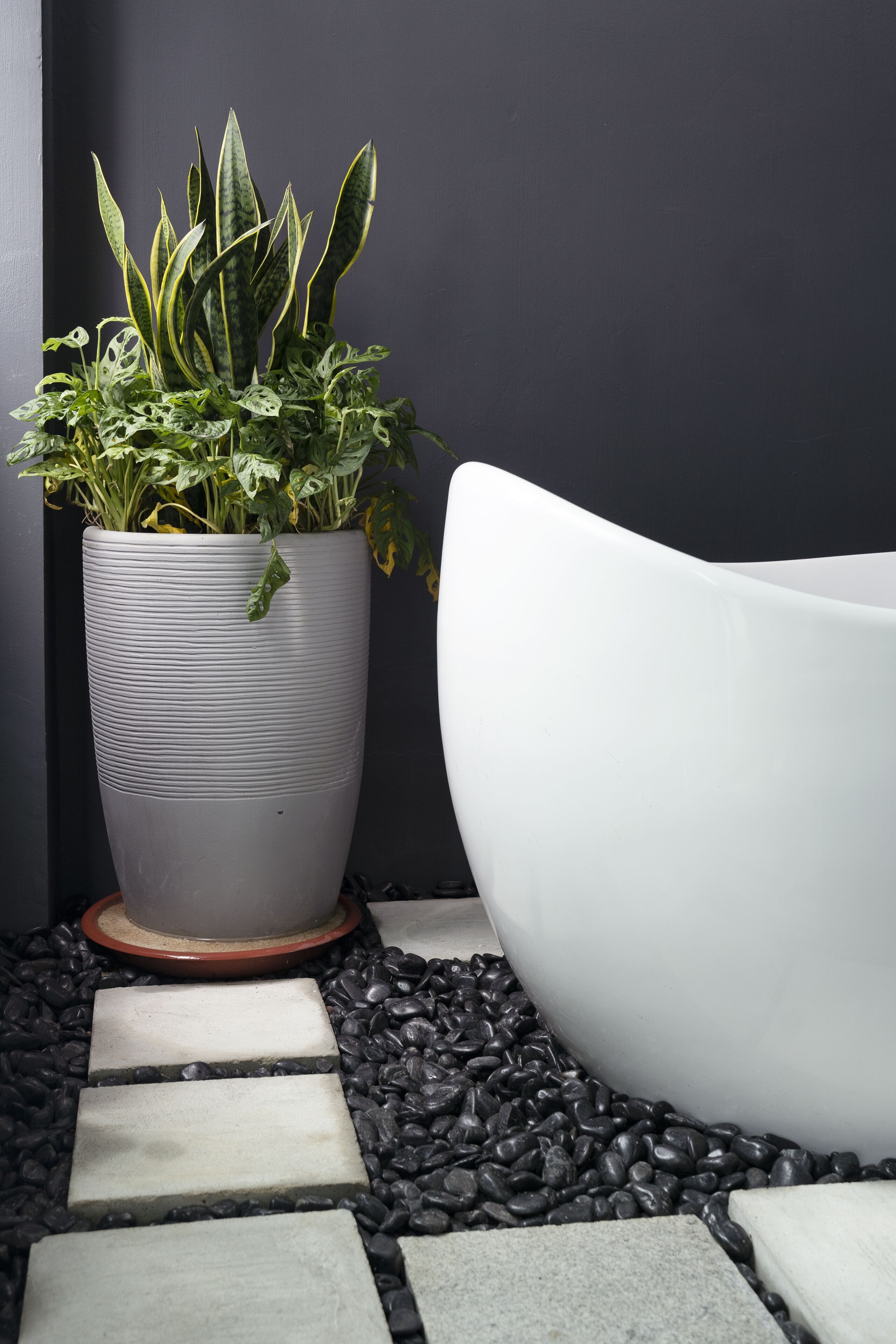 deluxe garden queen (new wing) | bathroom | free toiletries, hair dryer, slippers, towels