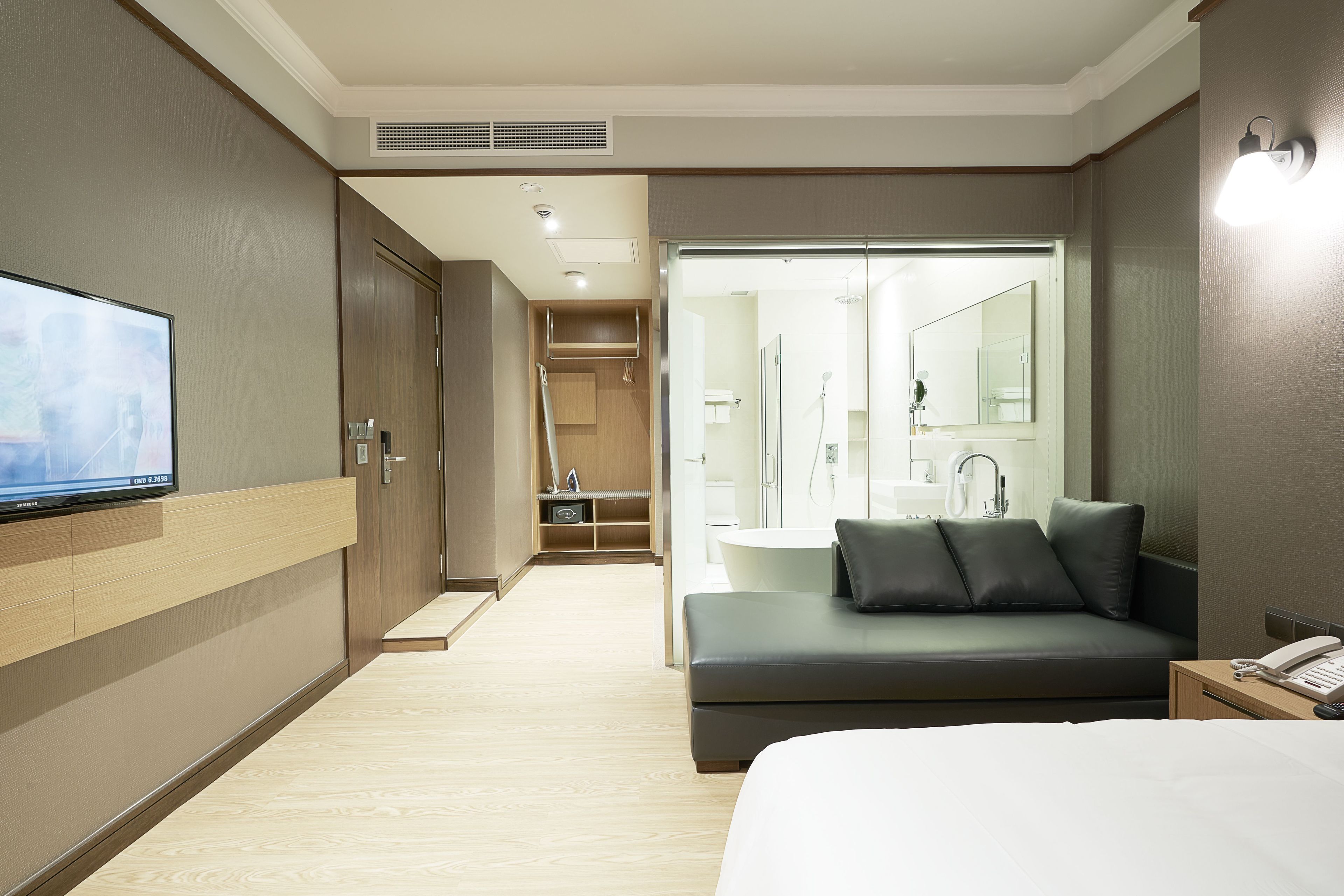 premier room | hypo-allergenic bedding, minibar, in-room safe, blackout curtains