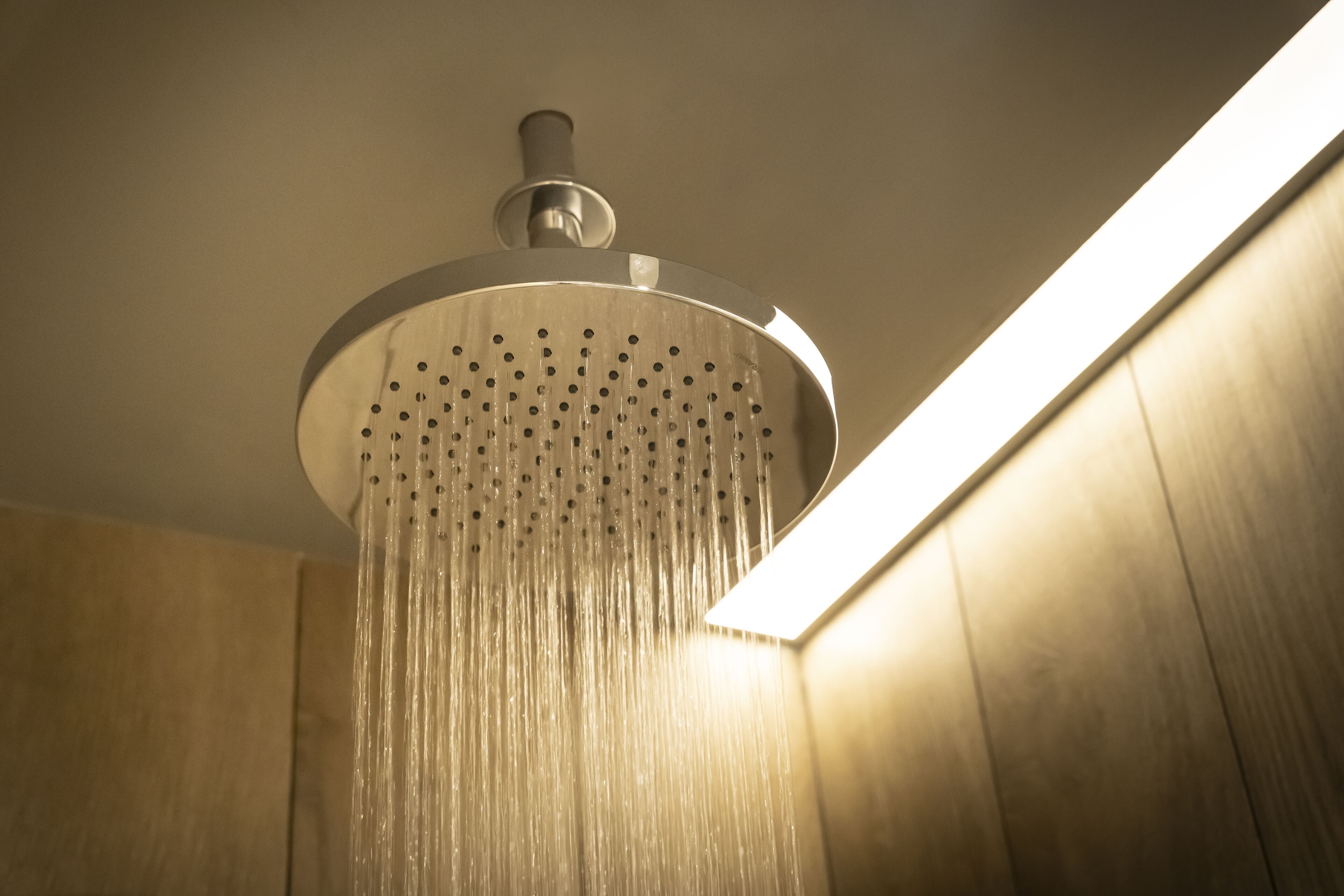 executive premier king (new wing) | bathroom | free toiletries, hair dryer, slippers, towels