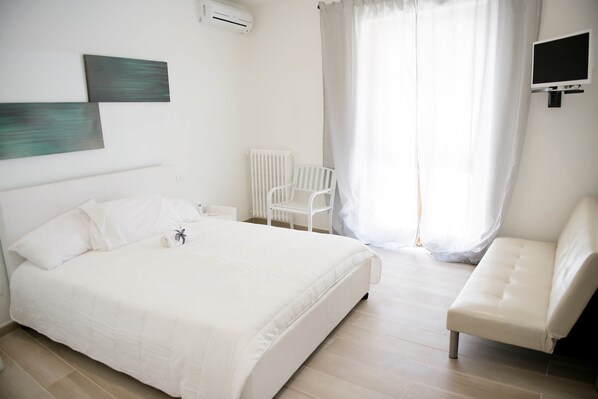 Suite | Hochwertige Bettwaren, Zimmersafe, Schreibtisch, kostenloses WLAN